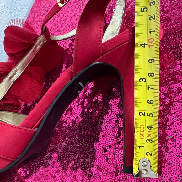 AUDREY BROOKE Scarlet Red Heels, Rose Accents 🌹 (Size 8.5) - Picture 2 of 11